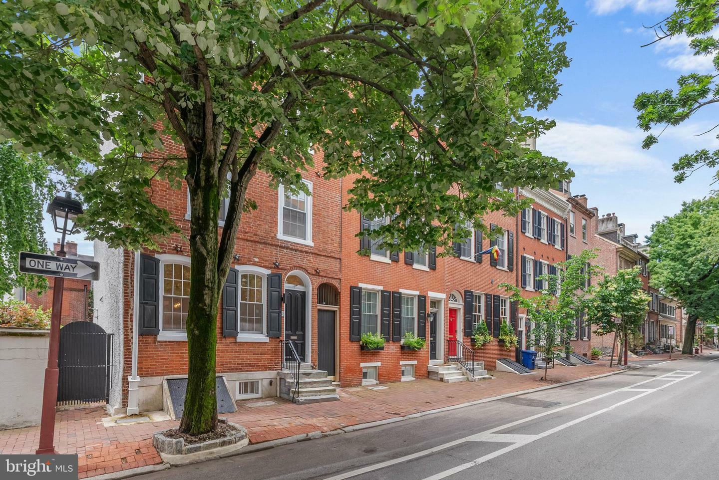 Property Photo: 202 Spruce Street PA 19106