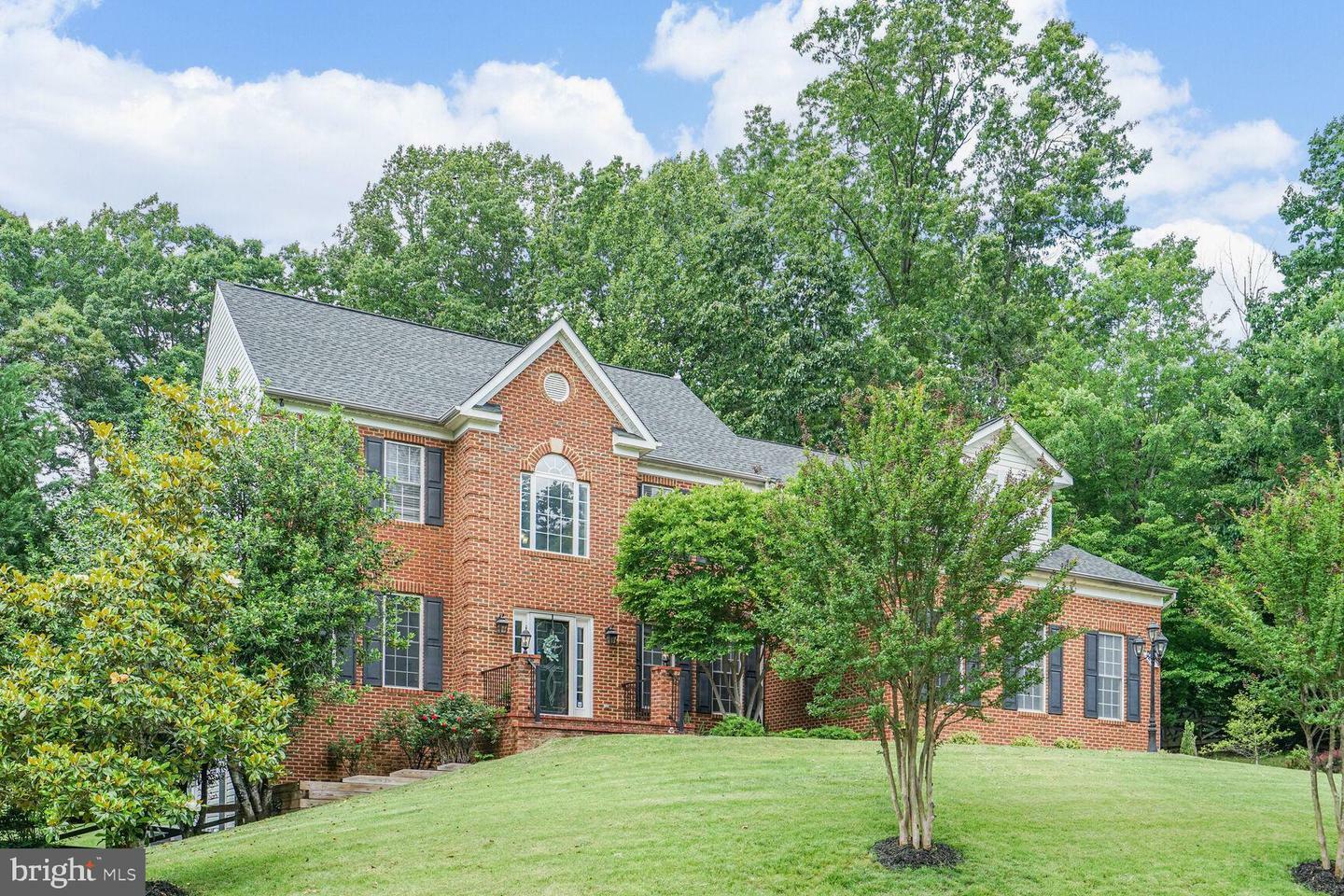 Property Photo: 4904 Charmed Court VA 22192