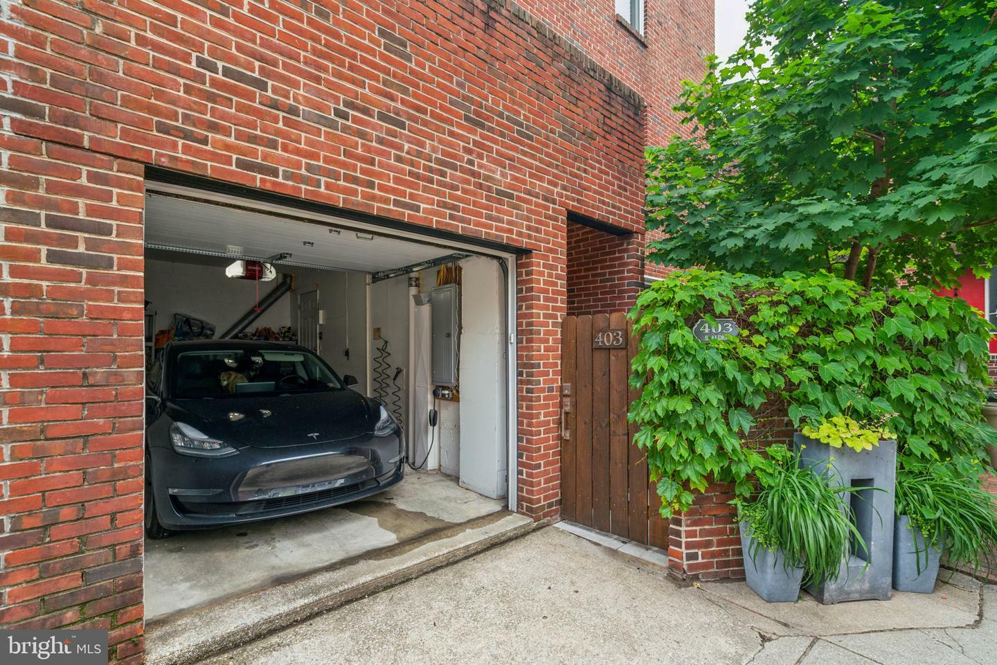 Property Photo: 403 S Alder Street PA 19147