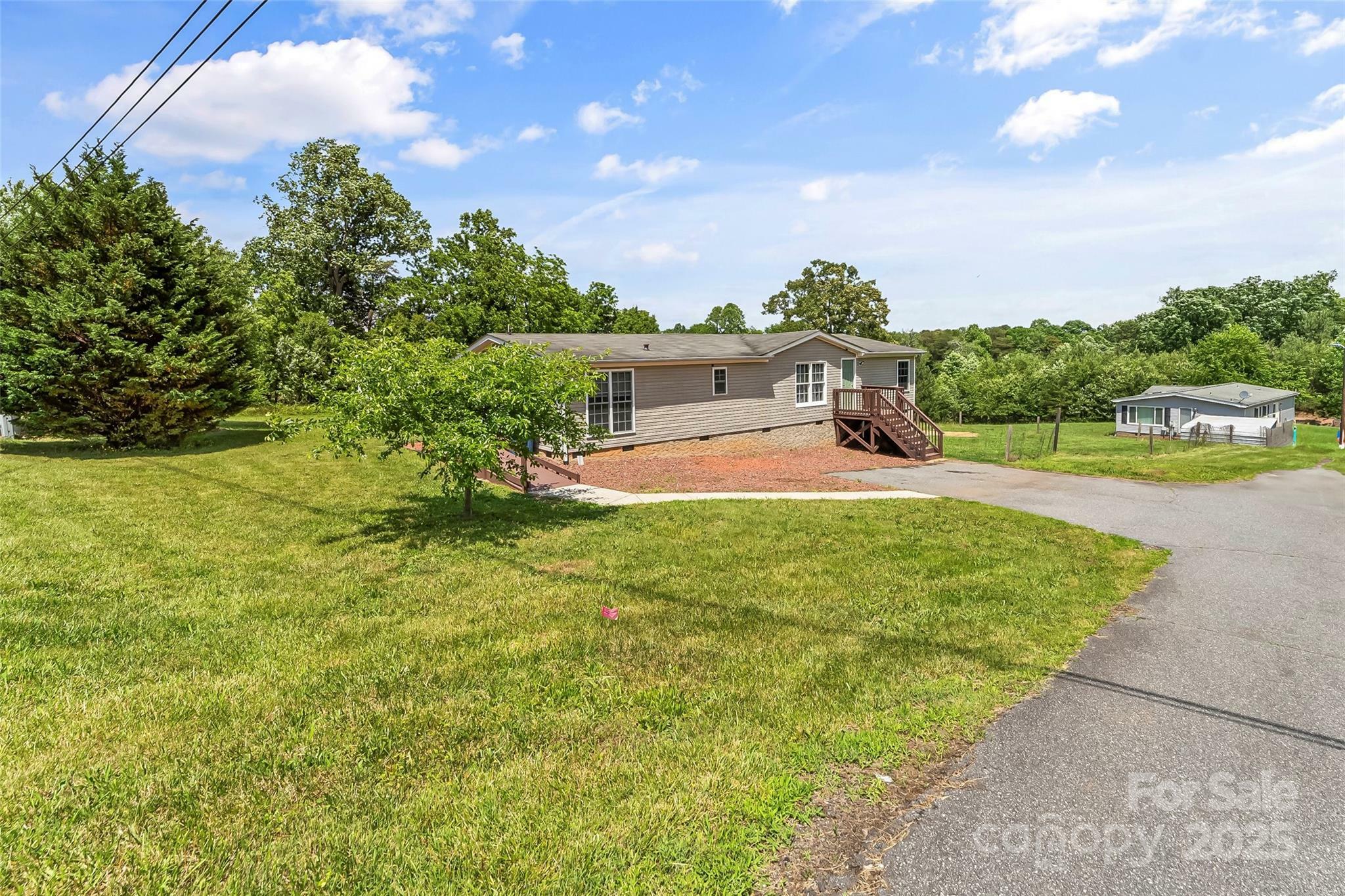 Property Photo:  1730 Woodbend Lane  NC 28613 