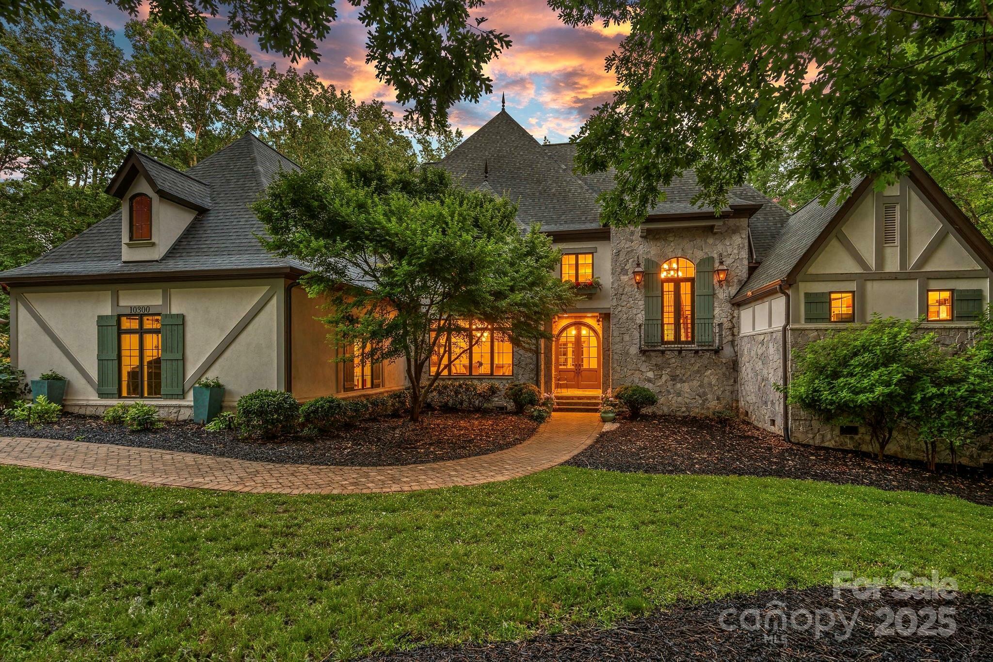 Property Photo: 10300 Sweetleaf Place NC 28278