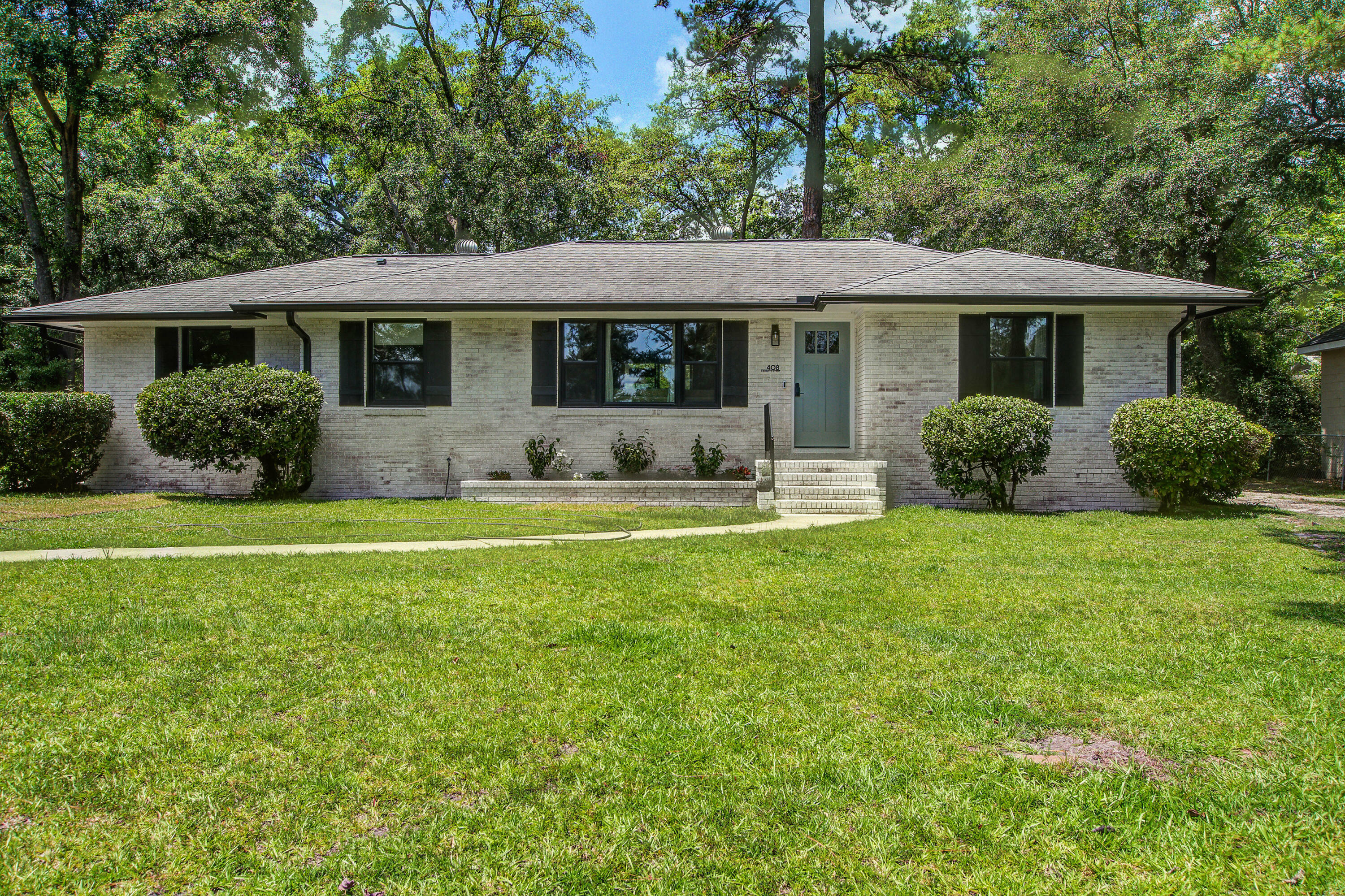 Property Photo: 408 N Palmetto Street SC 29483