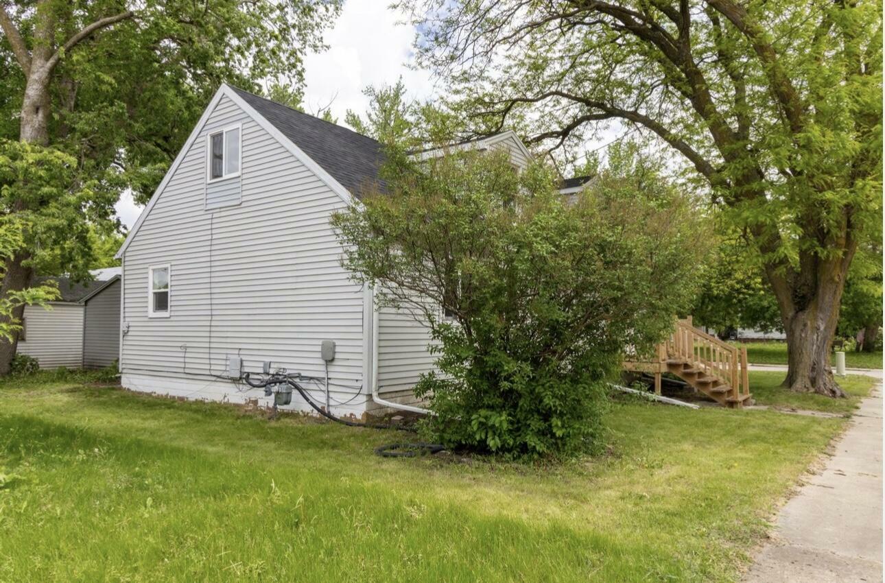 Property Photo: 115 2nd Street SE IA 50421