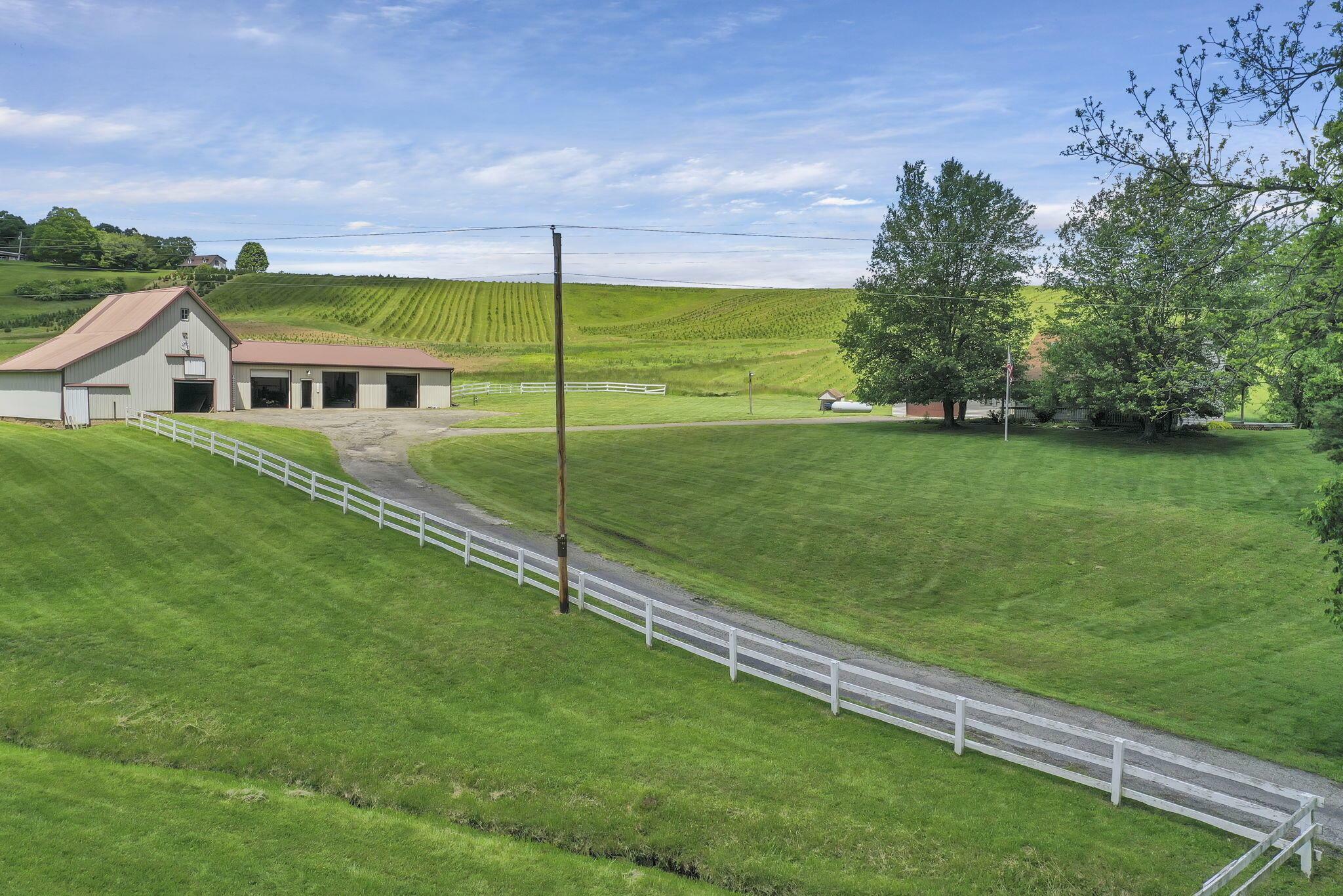 Property Photo: 4420 Tavener SE Road OH 43055
