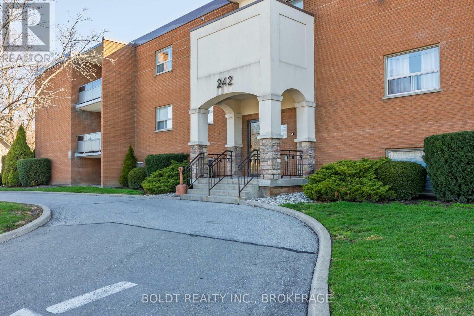 Property Photo: 242 Oakdale Avenue 201 ON L2P 3K5