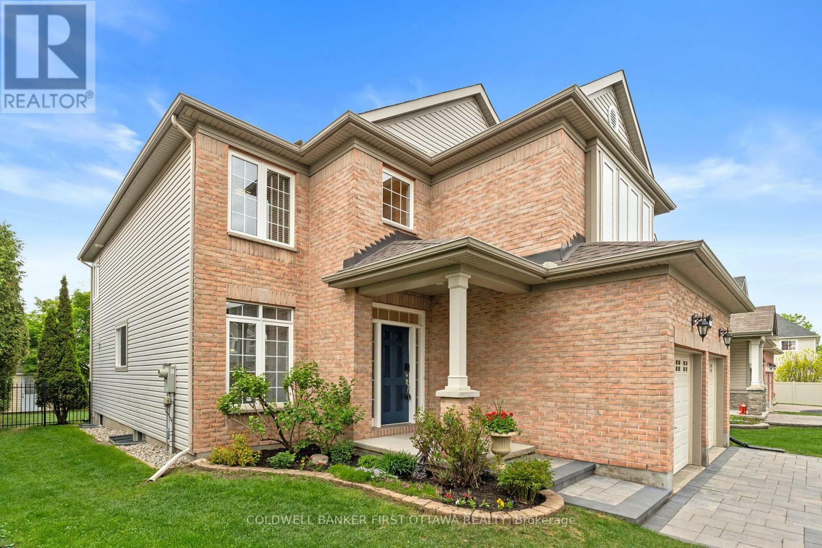 Property Photo: 9 Calderwood Way ON K2J 5L9