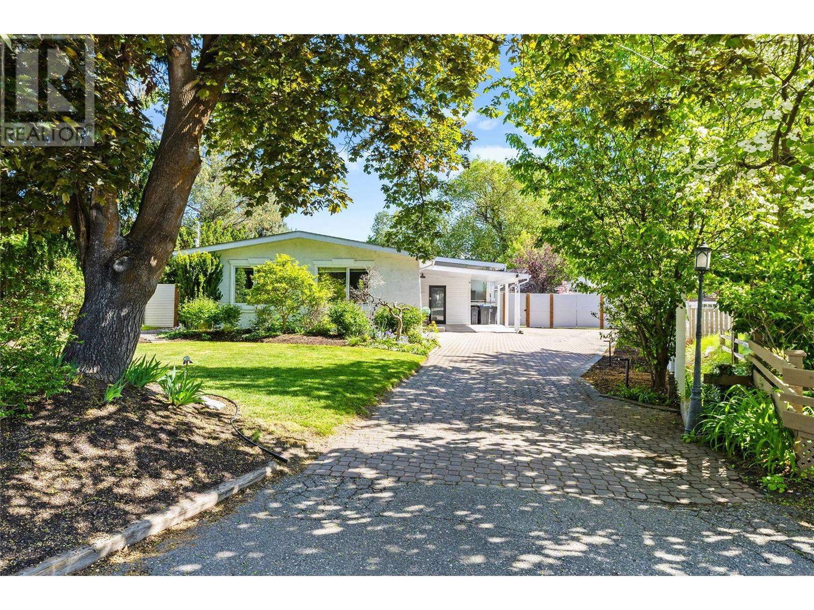 624 Armour Crescent  Kelowna BC V1W 1A5 photo