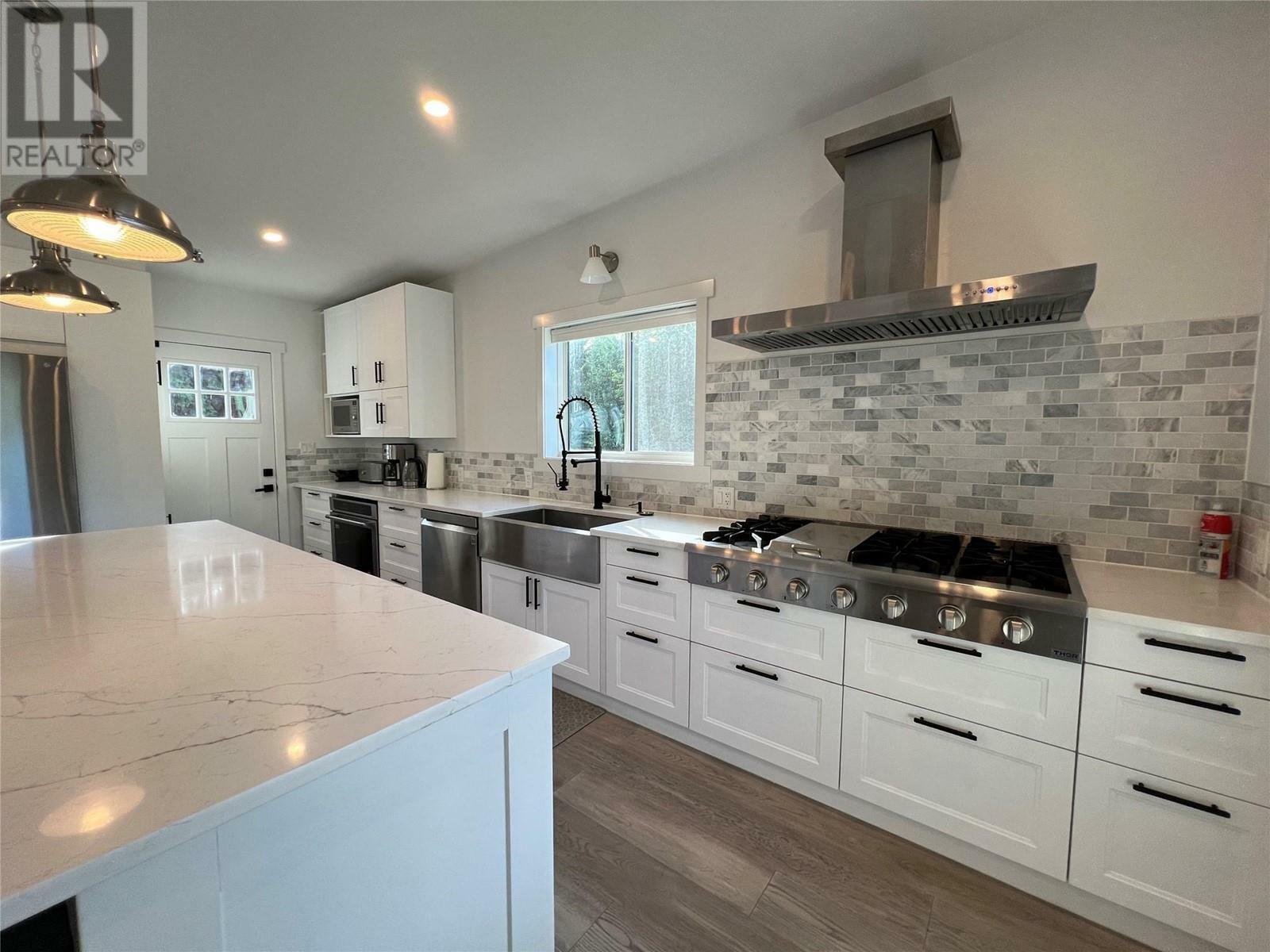 Photo de la propriété: 5090 50A Street Northeast BC V1E 1Y6