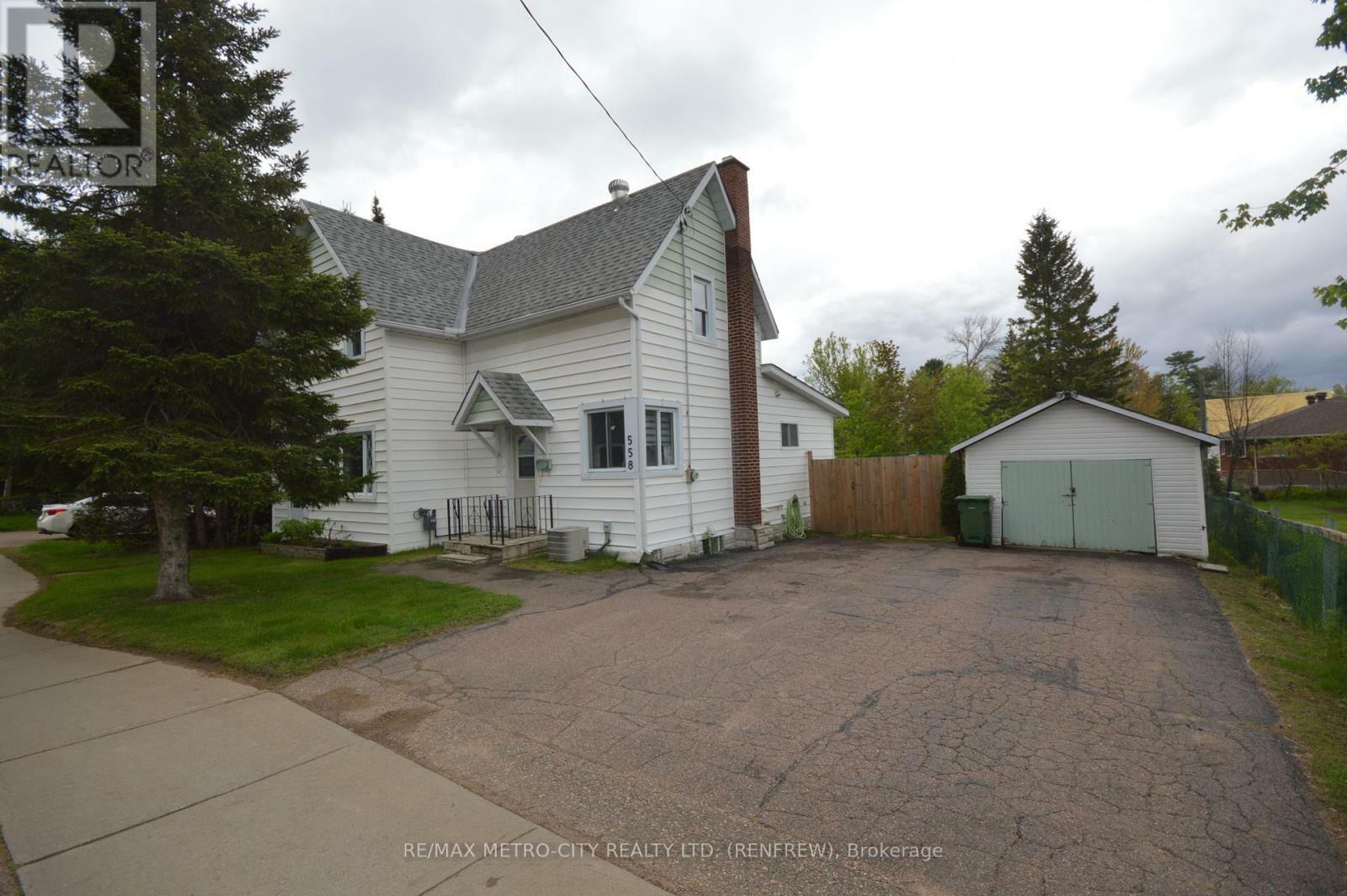 Property Photo: 558 McGee Street ON K8A 6E6