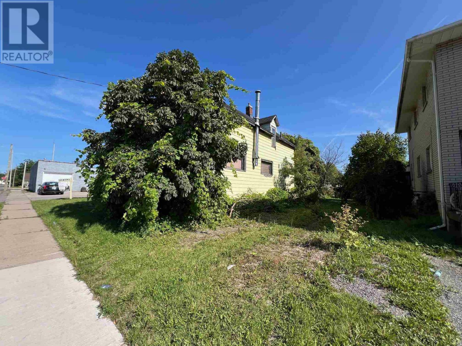 Photo de la propriété: 327 Douglas St ON P6C 1R9