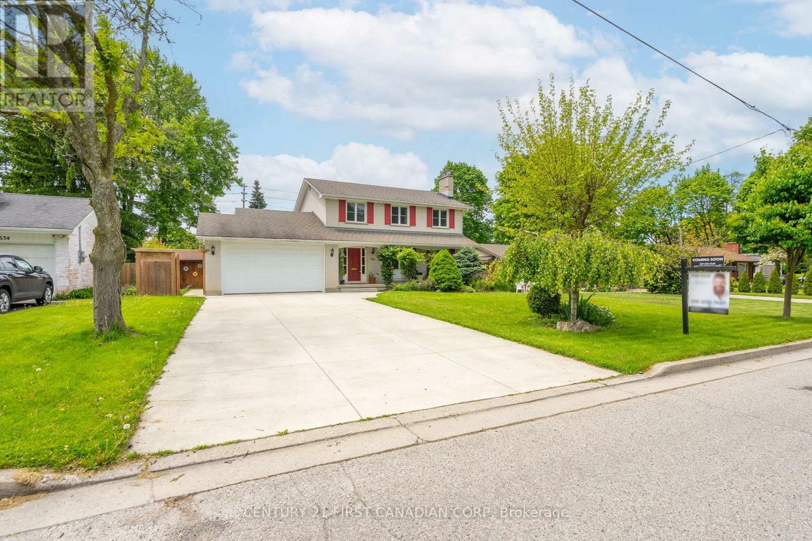 Property Photo: 638 Middlewoods Drive ON N6G 1W8