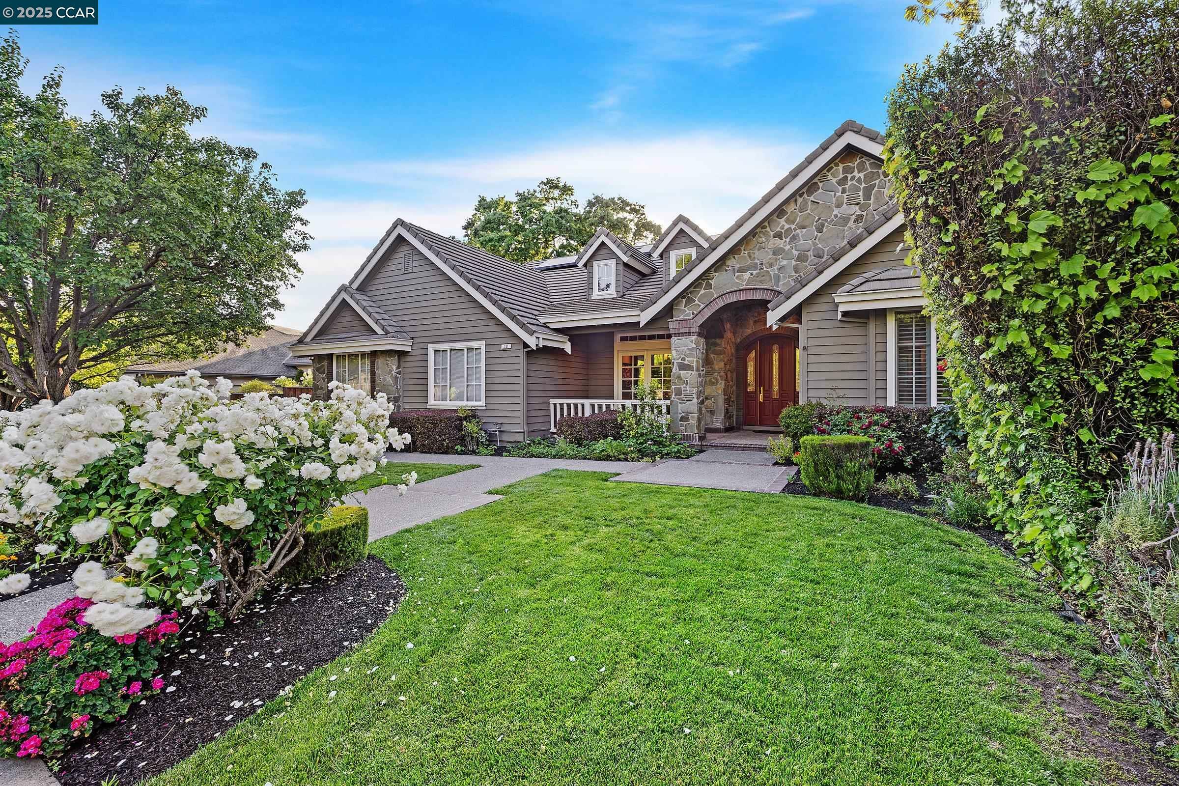 Property Photo: 10 Woodside Dr CA 94506