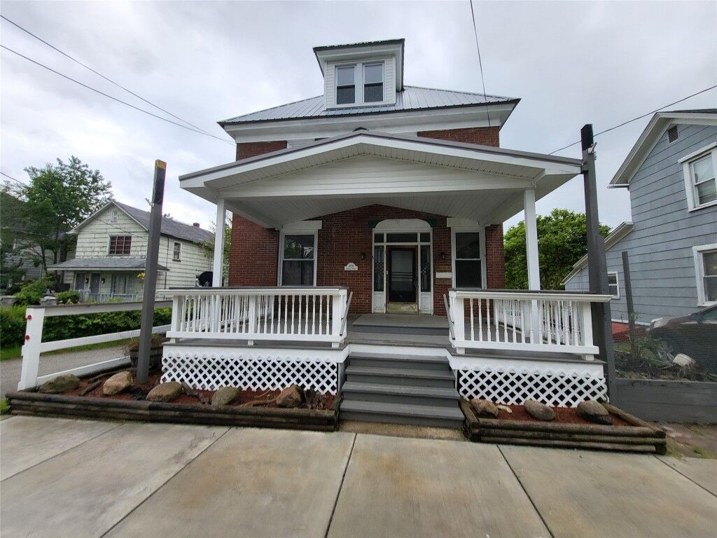 Property Photo:  1038 Liberty Street  PA 16335 
