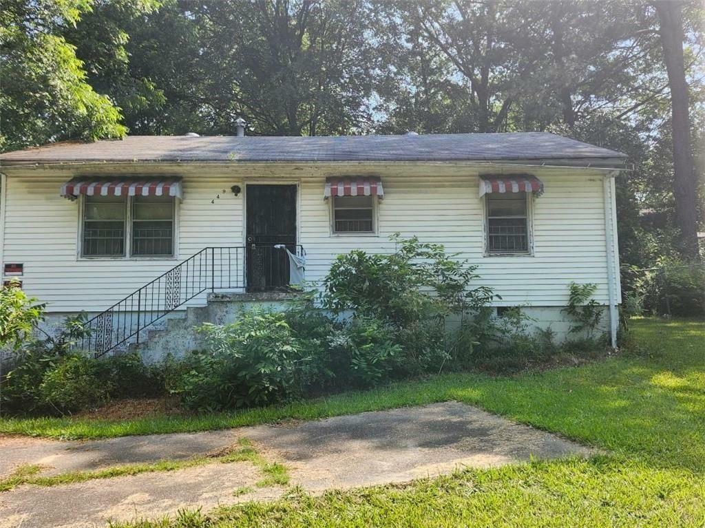 Property Photo: 449 Hamilton E Holmes Drive NW GA 30318