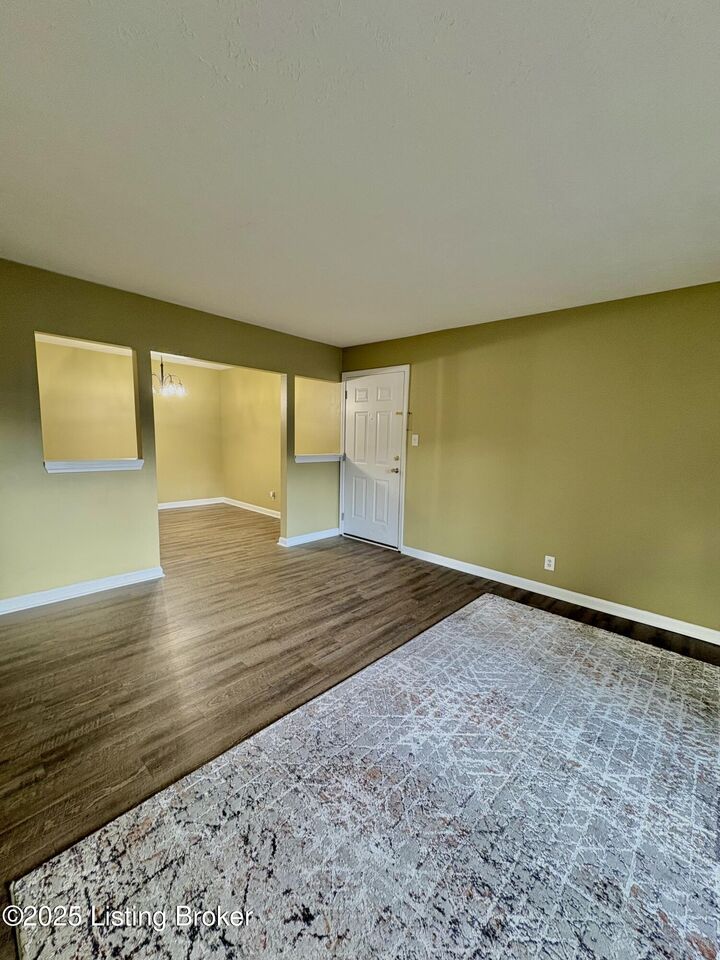 Property Photo: 1116 La Fontenay Ct KY 40223