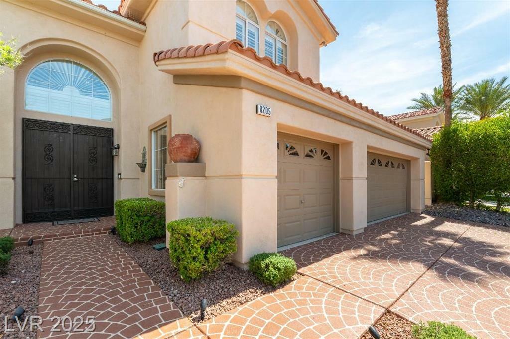 Property Photo: 8205 Taos Paseo Avenue NV 89128