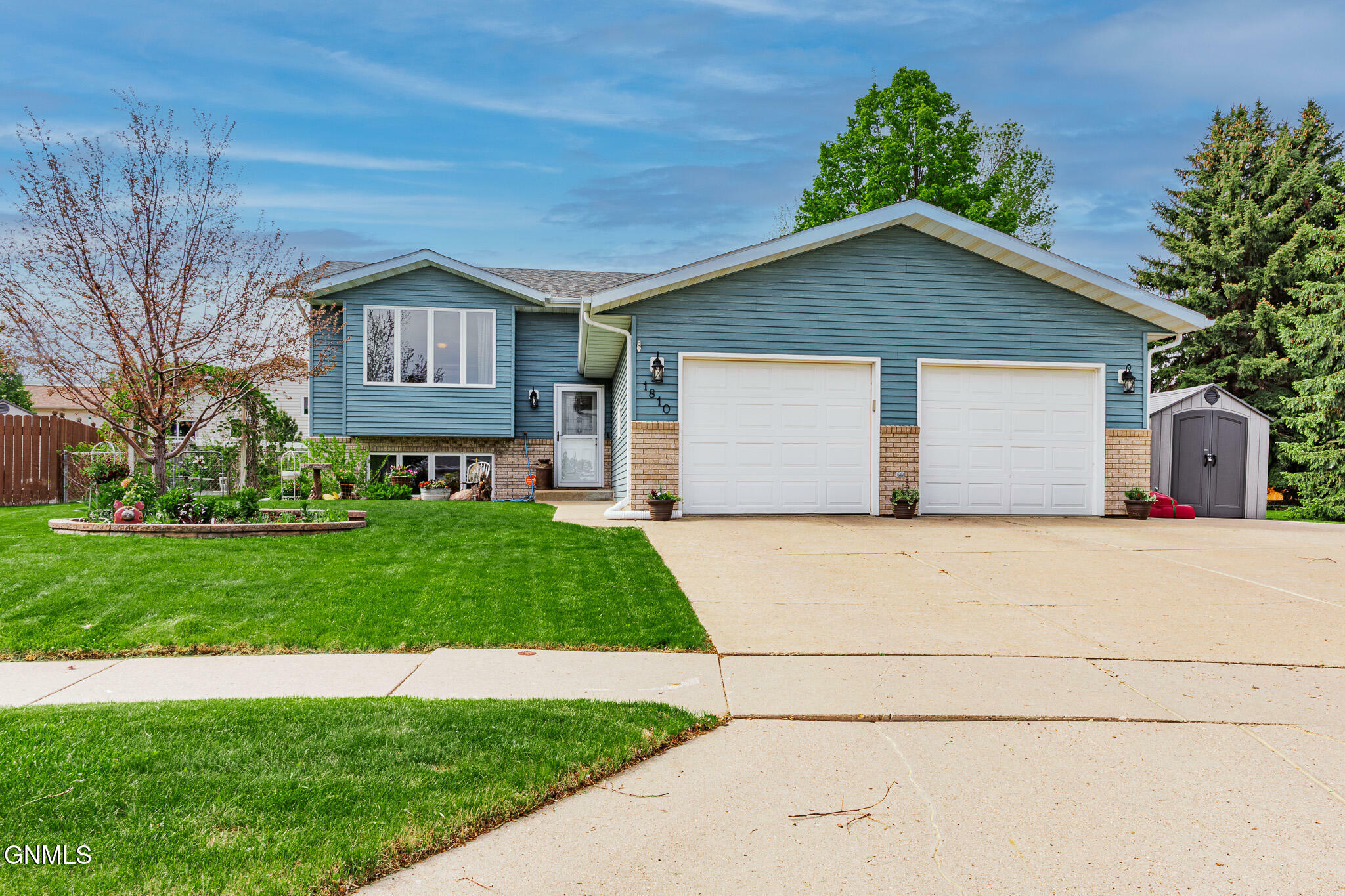 1810 Emberland Drive  Mandan ND 58554 photo