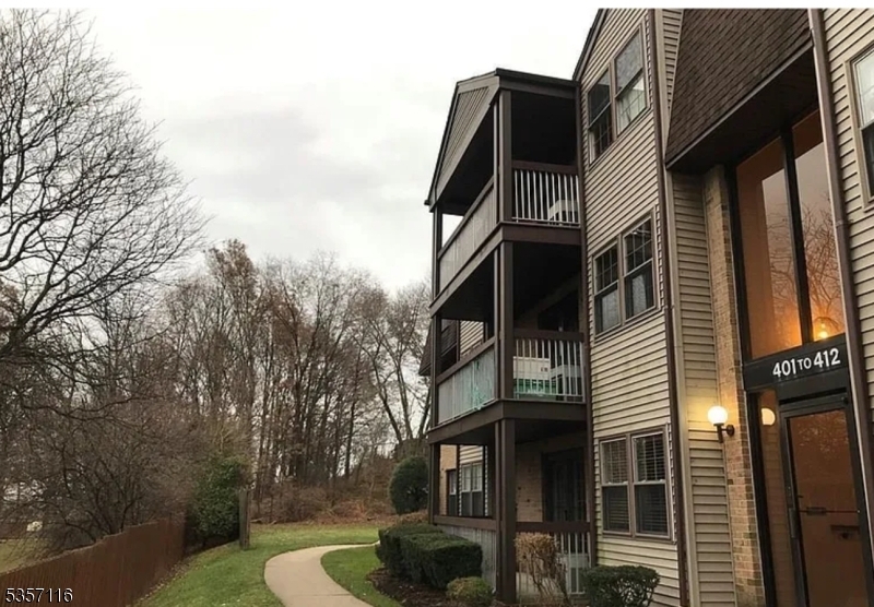 Property Photo: 404 Newport Ct NJ 08863