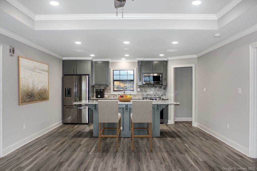 Property Photo: 1086 E Tank Farm Road LA 70607
