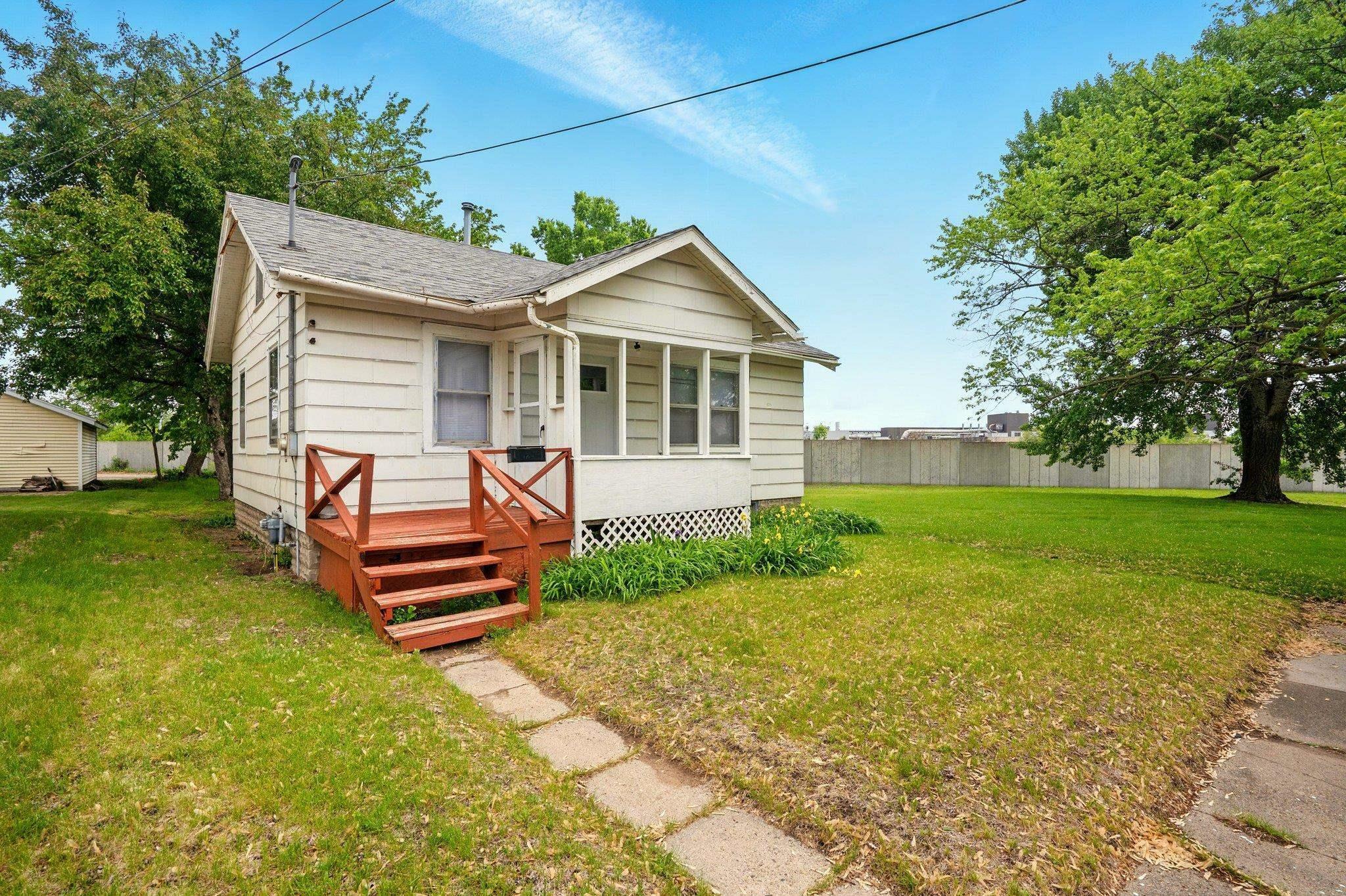 Property Photo: 516 Upton Avenue IA 50701