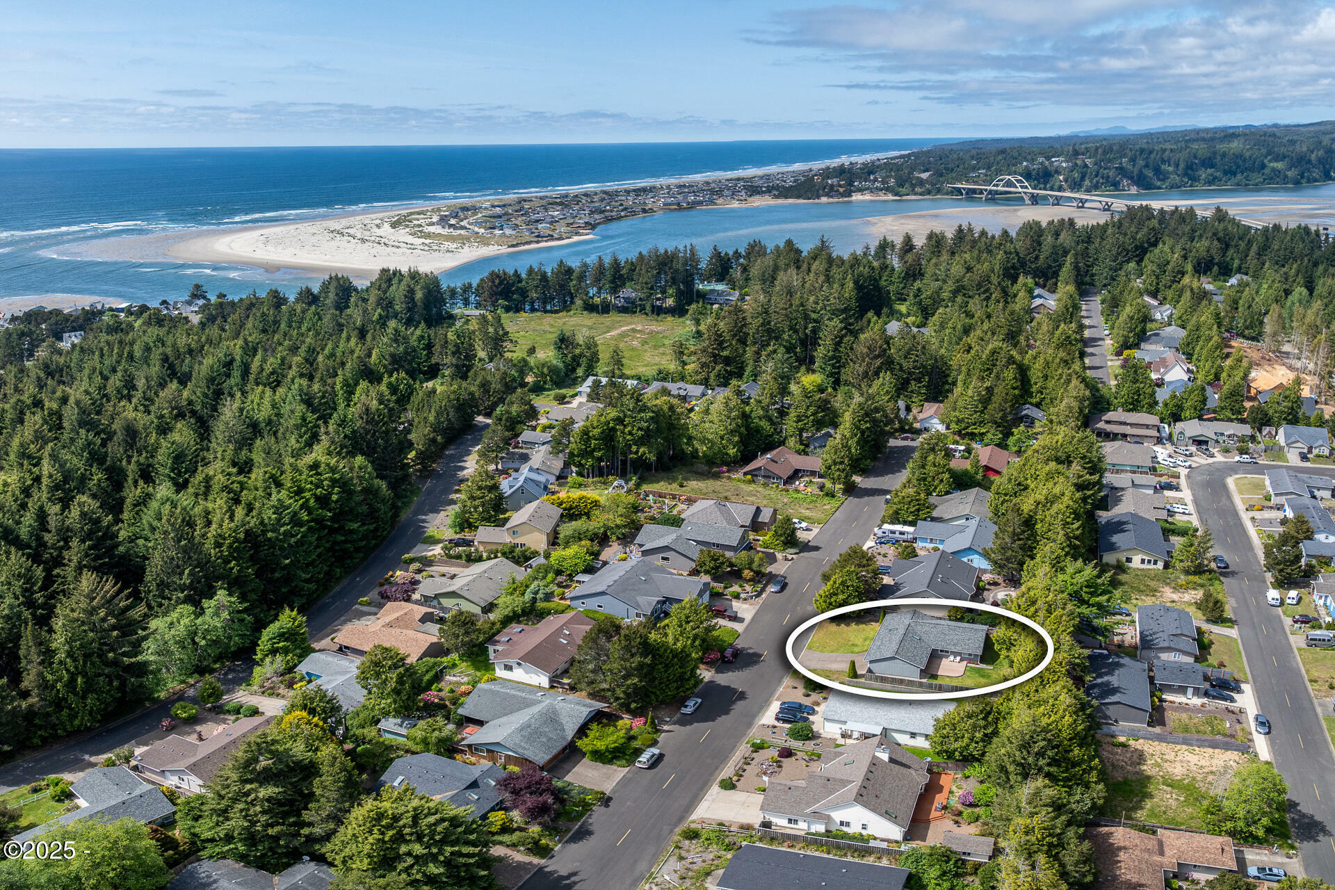 Property Photo: 1345 SW Fairway Drive OR 97394