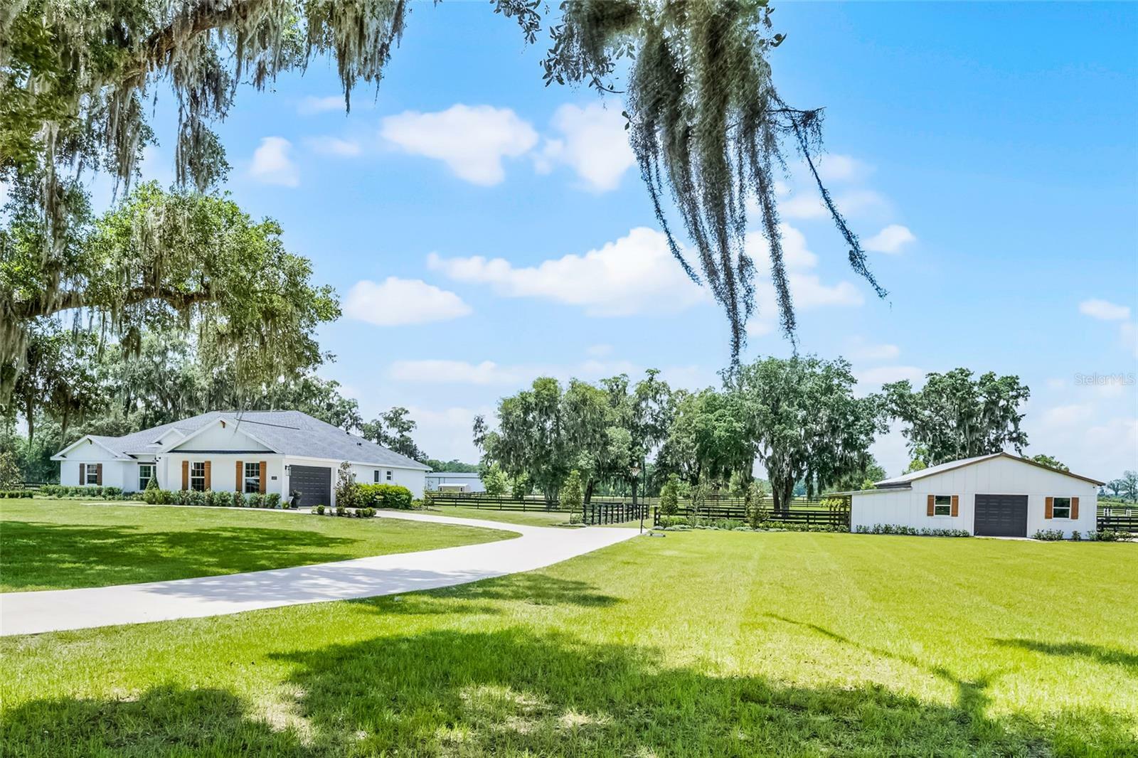 Property Photo: 5478 NW 153rd Court FL 32668