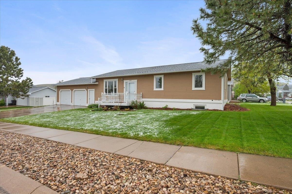 Property Photo: 1006 S 33rd Street SD 57783