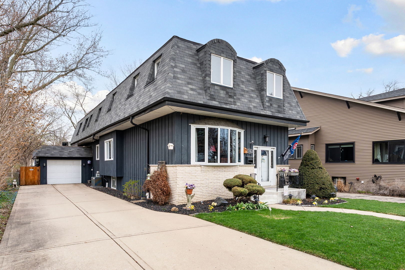 Property Photo:  5706 N New Hampshire Avenue  IL 60631 