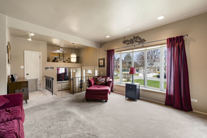 Property Photo:  5706 N New Hampshire Avenue  IL 60631 