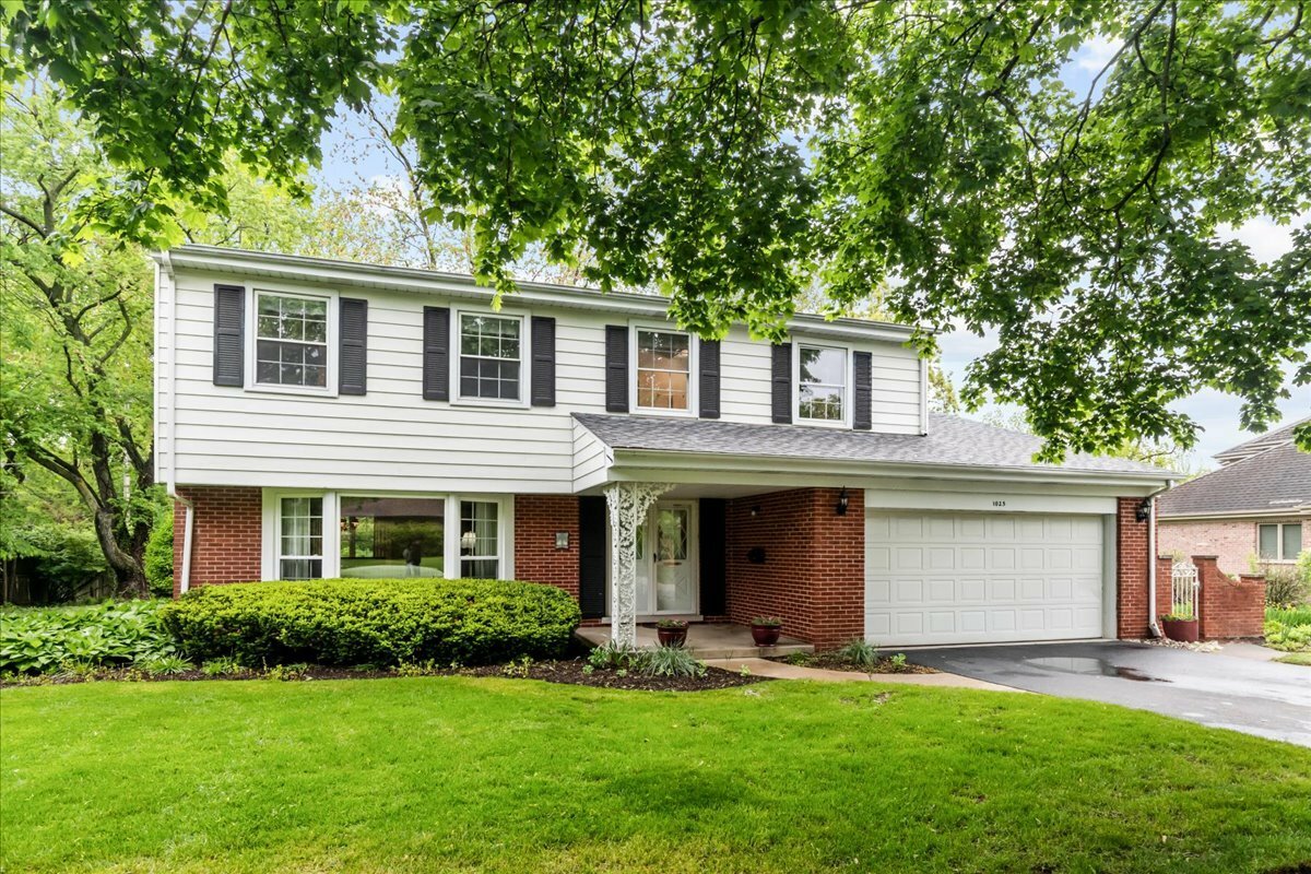 Property Photo: 1025 Oxford Road IL 60015