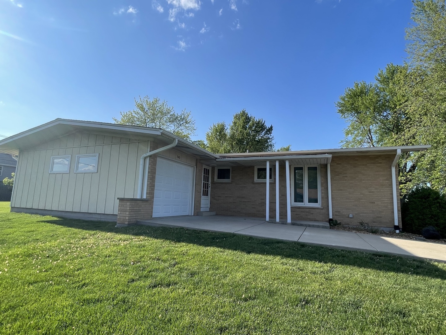 Property Photo: 240 S Rathje Road IL 60468