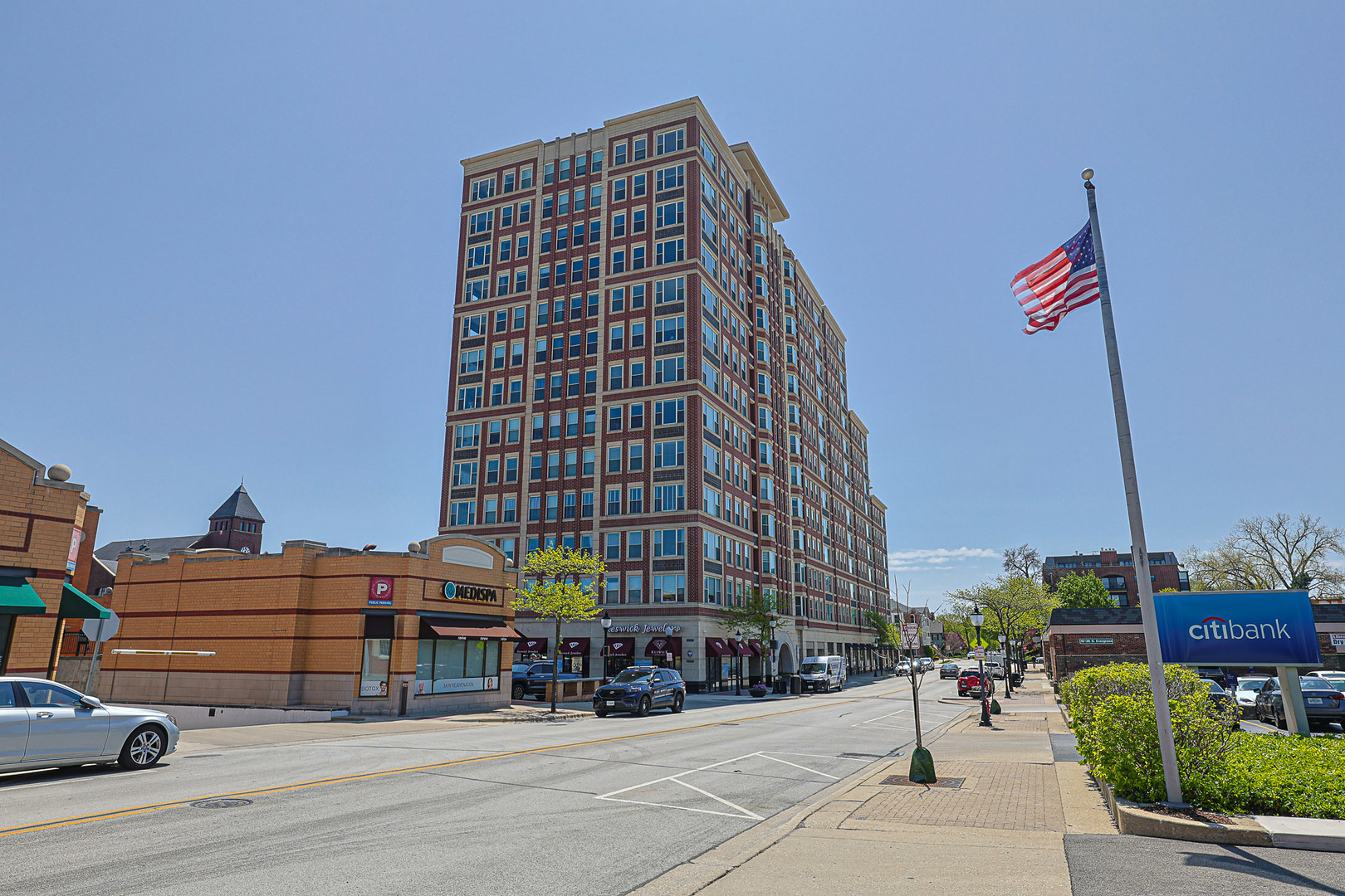 Property Photo: 77 S Evergreen Avenue 1004 IL 60005