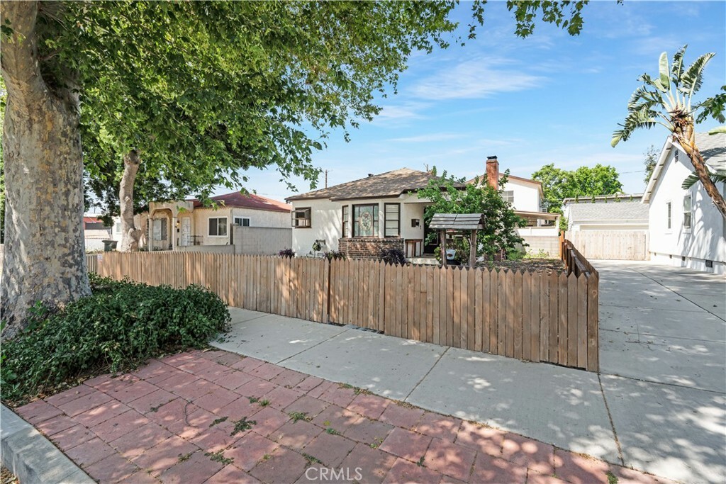 Property Photo: 515 N Mariposa Street CA 91506