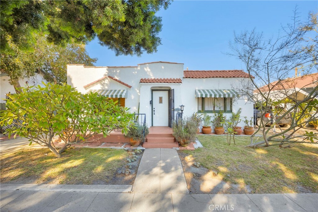 Property Photo: 225 E 56th Street CA 90805