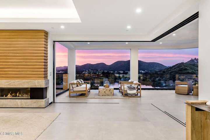 Property Photo:  118 Giles Road  CA 91361