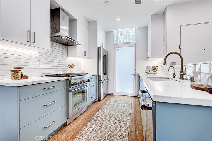 Property Photo: 1436 N Detroit Street 2 CA 90046