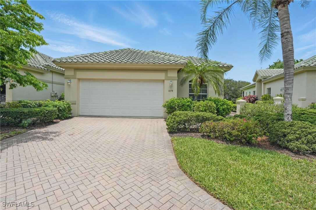 Property Photo: 878 Vistana Circle 50 FL 34119