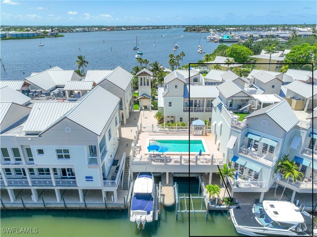Property Photo: 1001 10th Avenue S 207 FL 34102