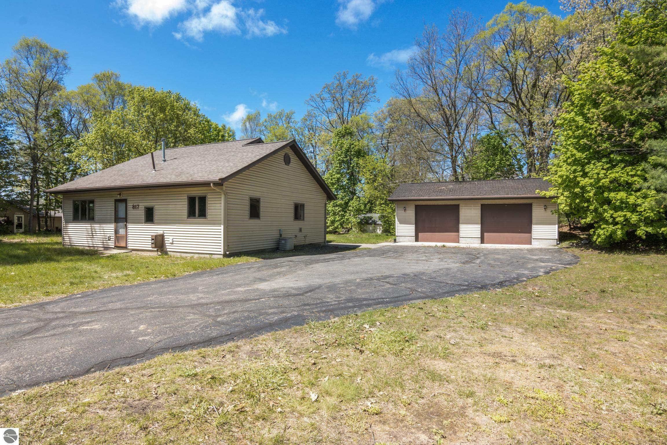 817 Hannah  Traverse City MI 49686 photo
