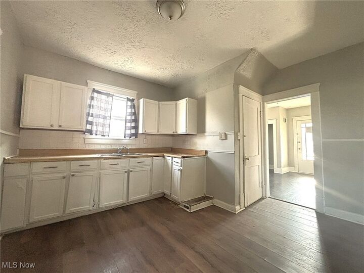 Property Photo: 2909 Denver Avenue OH 44055