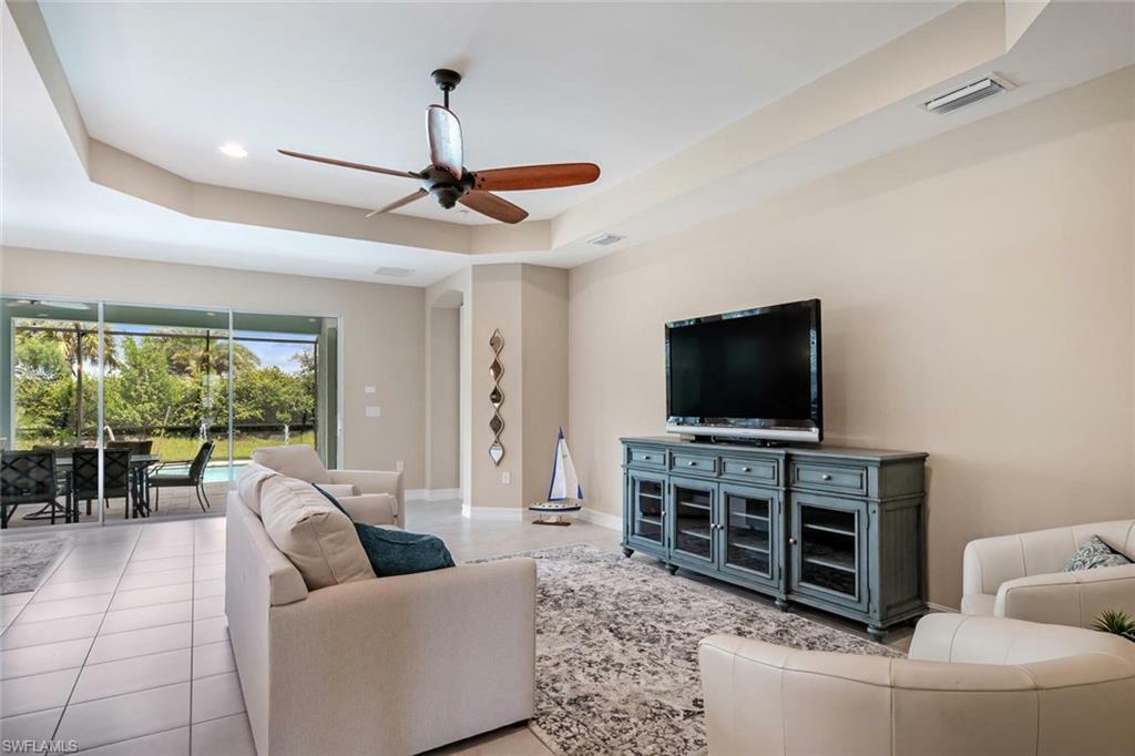 Property Photo: 14586 Tropical Dr FL 34114