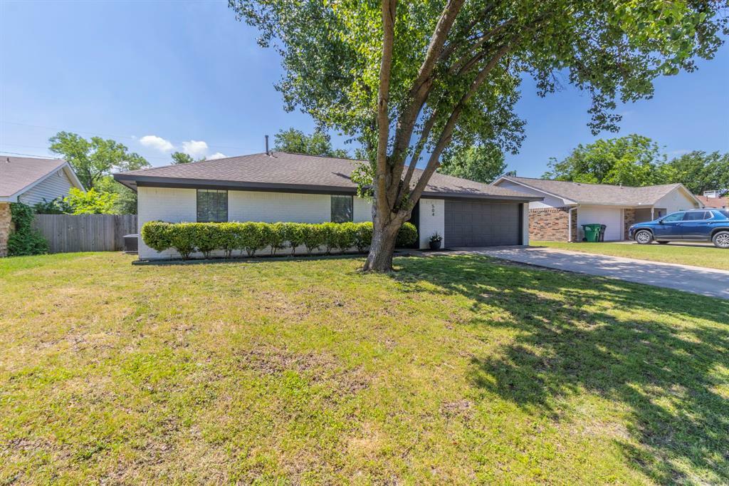 Property Photo: 504 Aspen Drive TX 76209