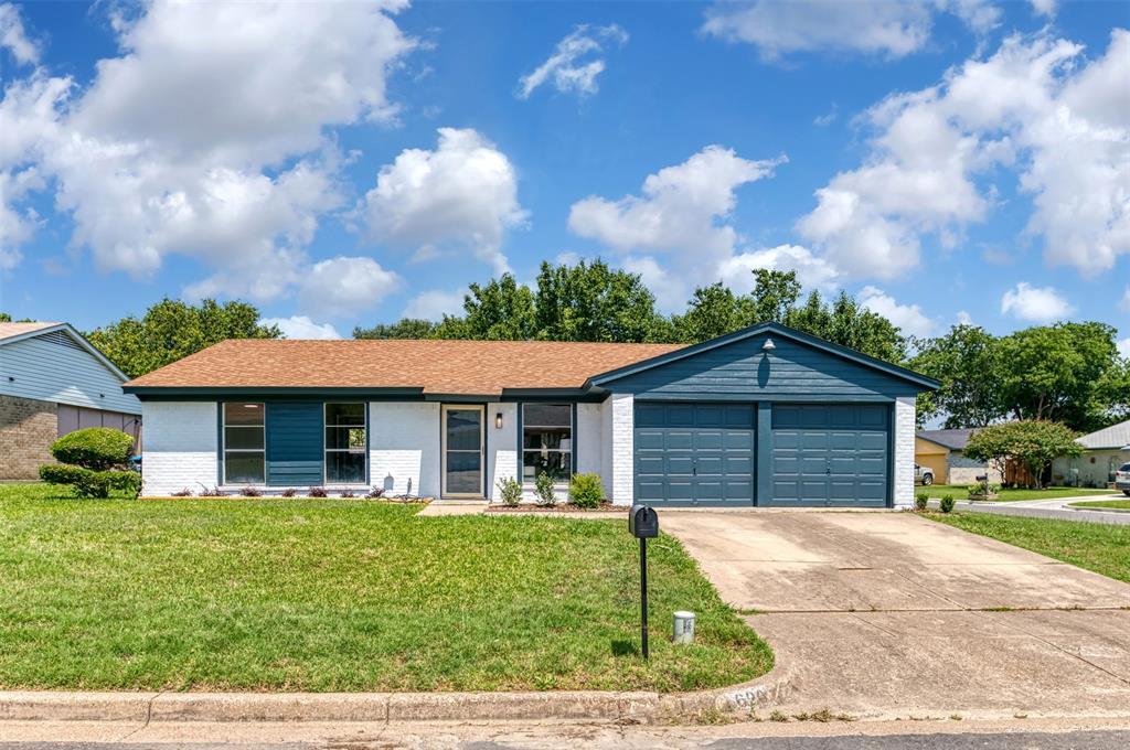 Property Photo: 620 Admiralty Way TX 76108