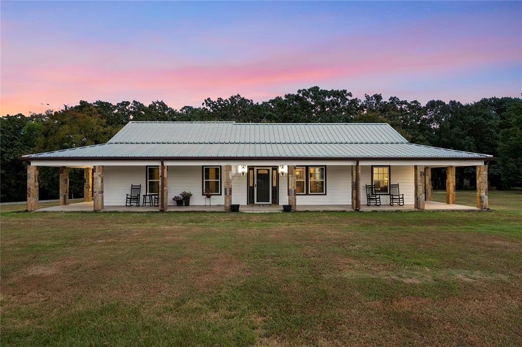 Property Photo:  632 County Road 1952  TX 75497 