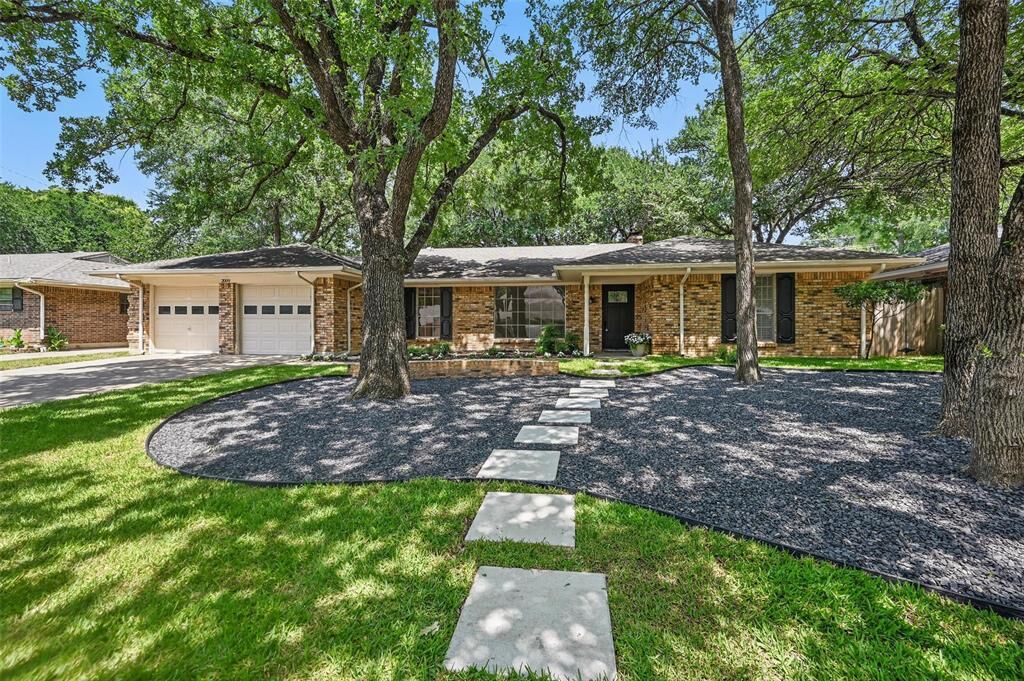 Property Photo: 2009 Botts Drive TX 76012