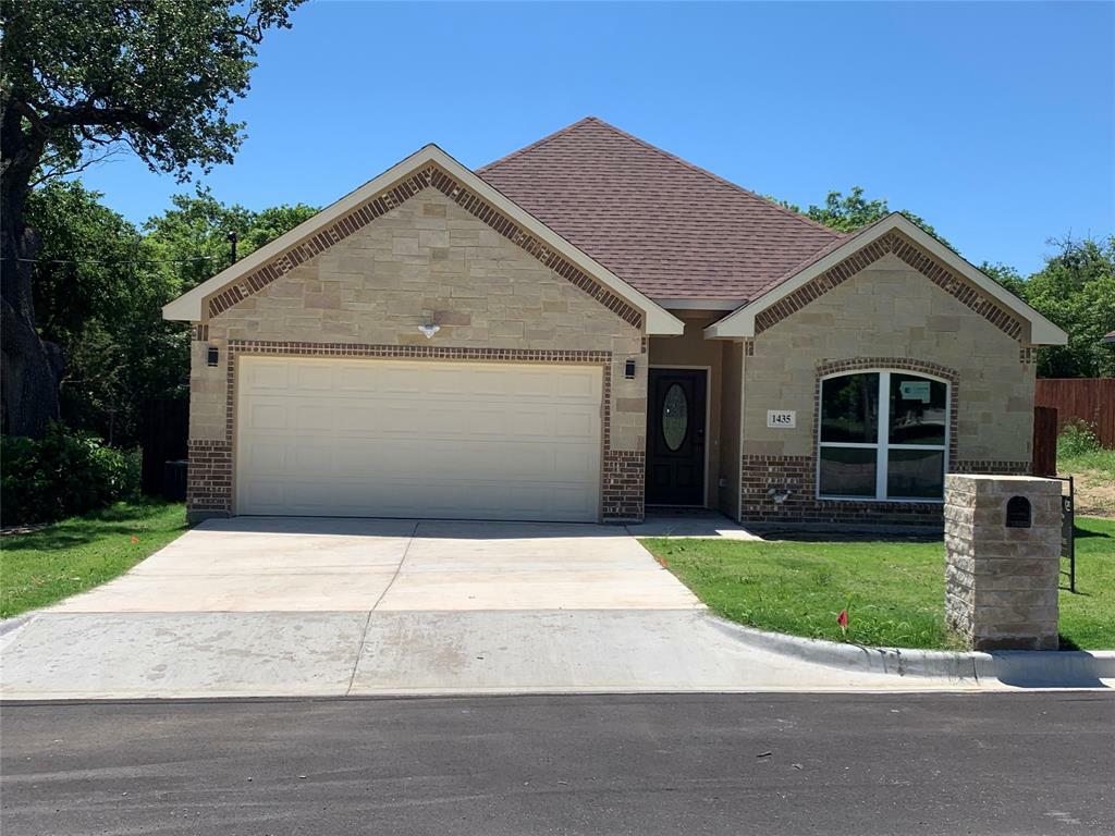 Property Photo: 1435 Vine St TX 76086