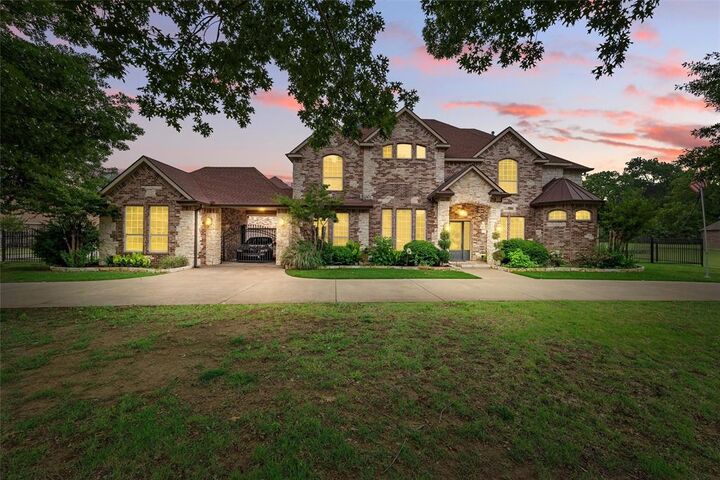 Property Photo: 2056 Willow Bend Drive TX 75154