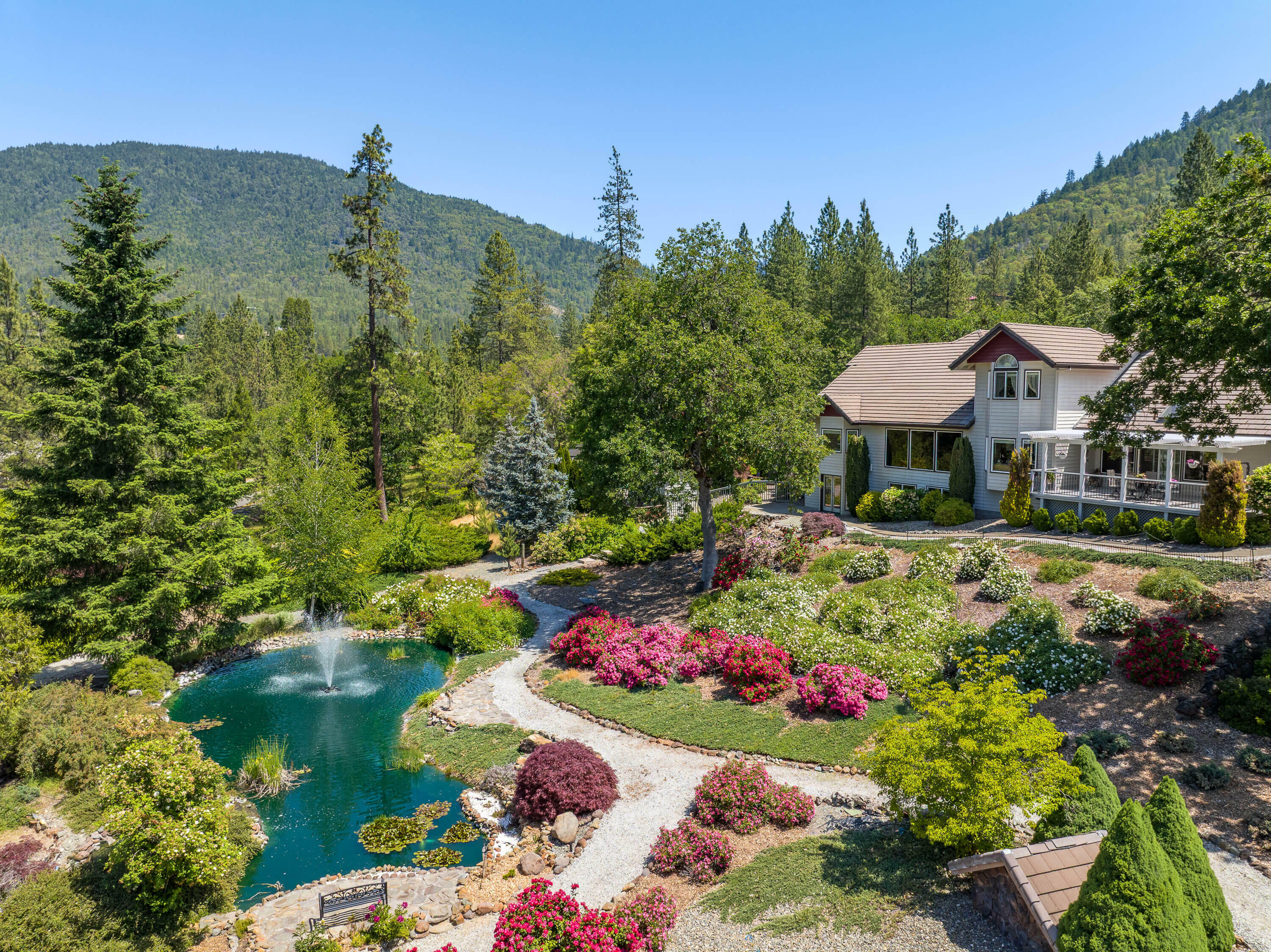 Property Photo: 701 Serenity Lane OR 97526