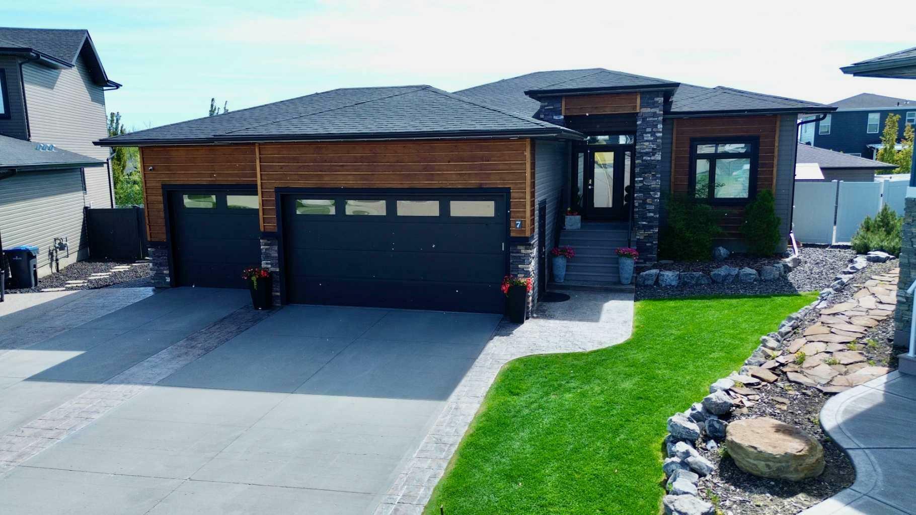 Property Photo: 7 Vanson Close AB T4S 0M3