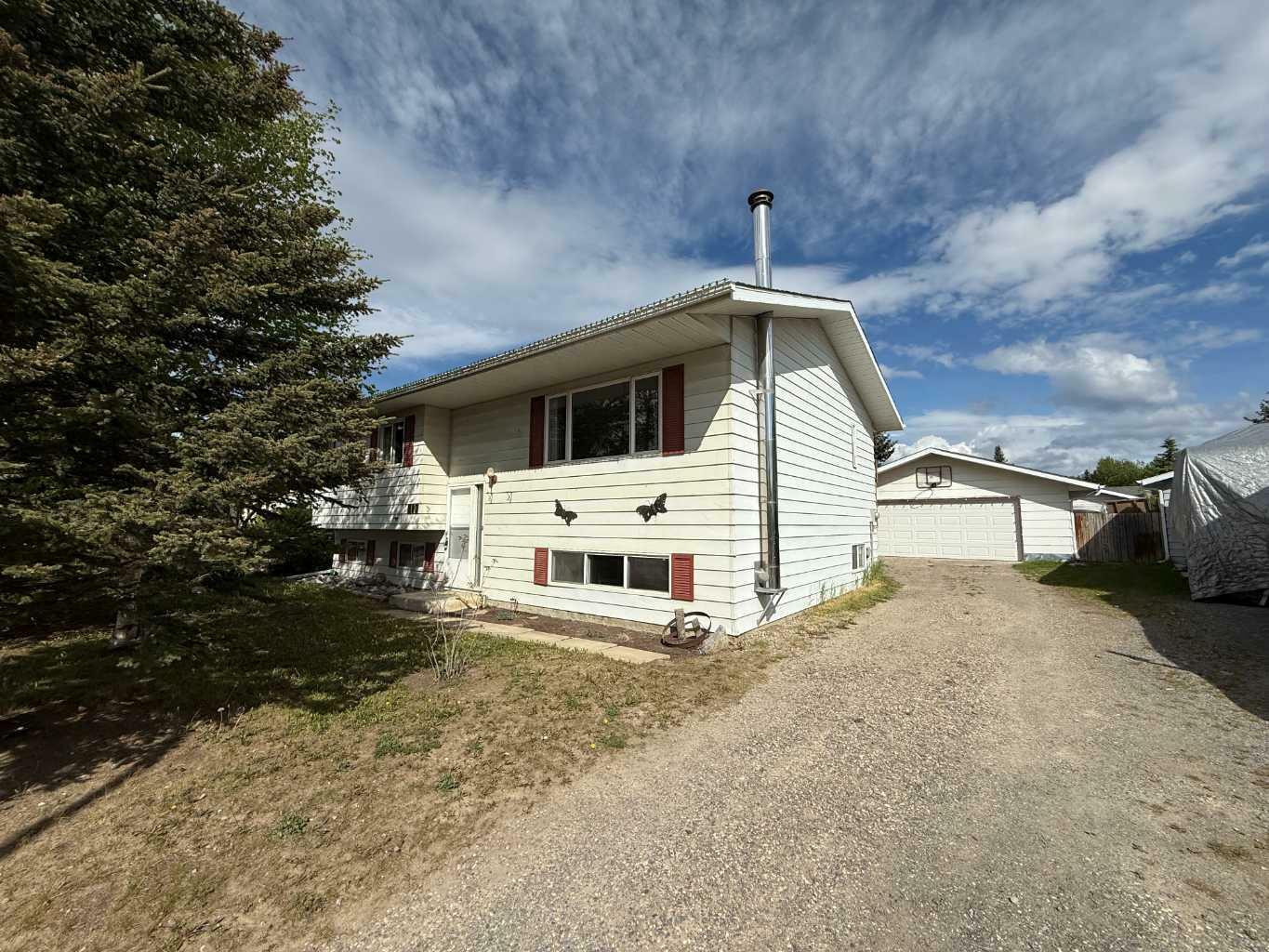 517 Mountain Street  Hinton AB T7V 1J8 photo